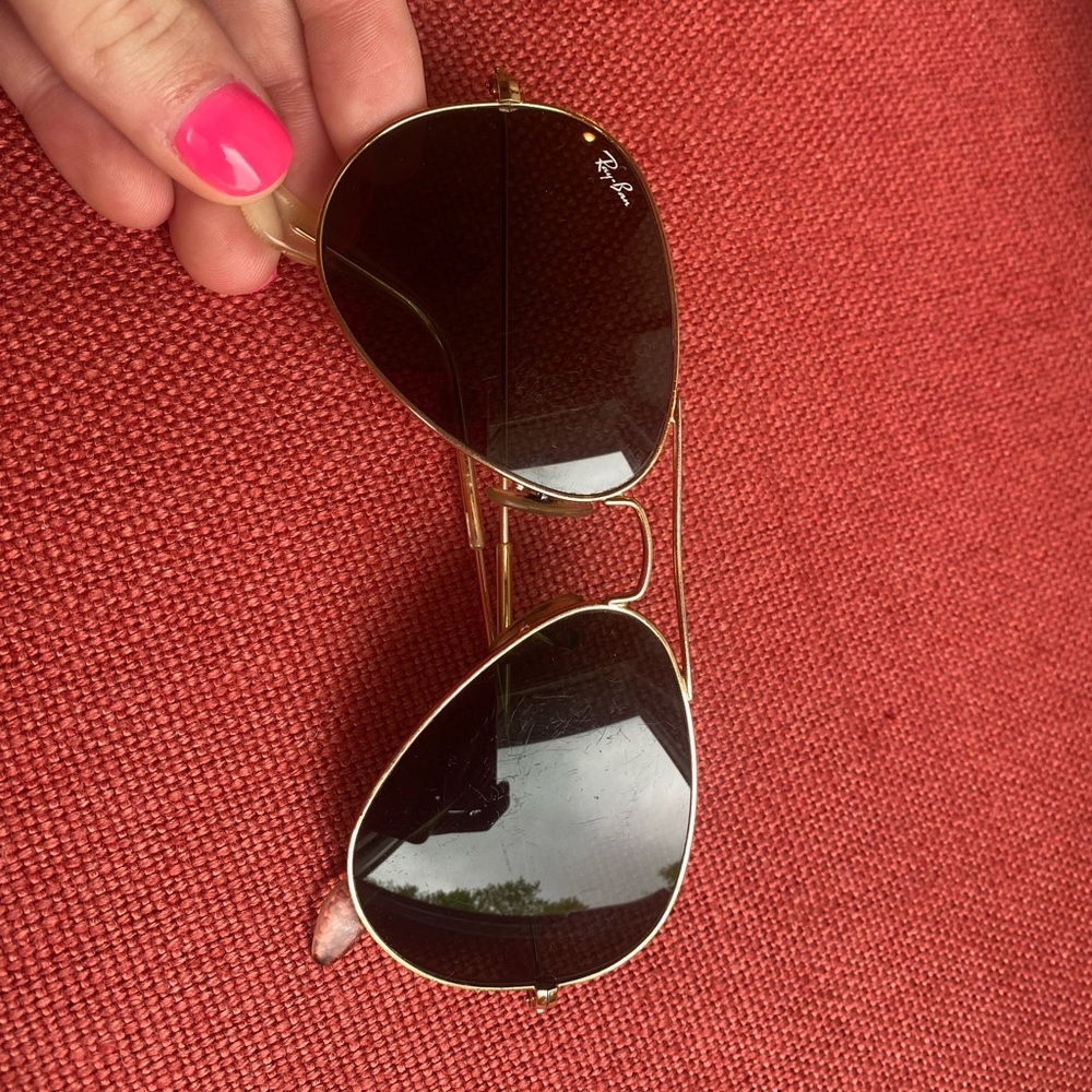 Gold Ray Ban aviators!